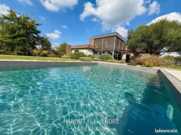 Maison 9 pièces 245 m²
