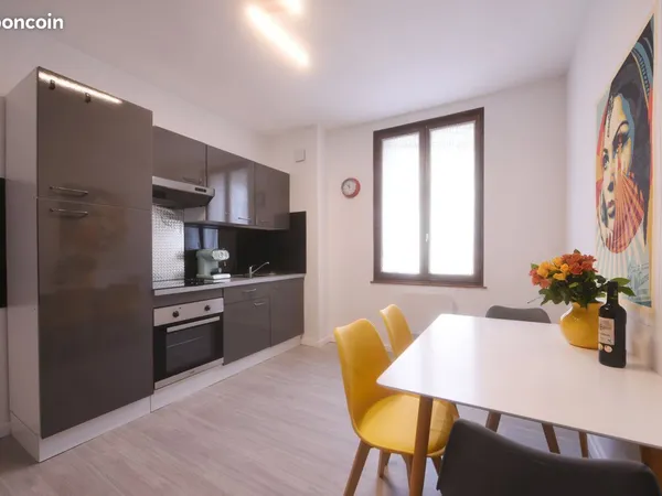 Bel Appartement T3 de Charme (54 m²) - Entièrement Meublé & Rafraîchi Plein Coeur de Valserhône