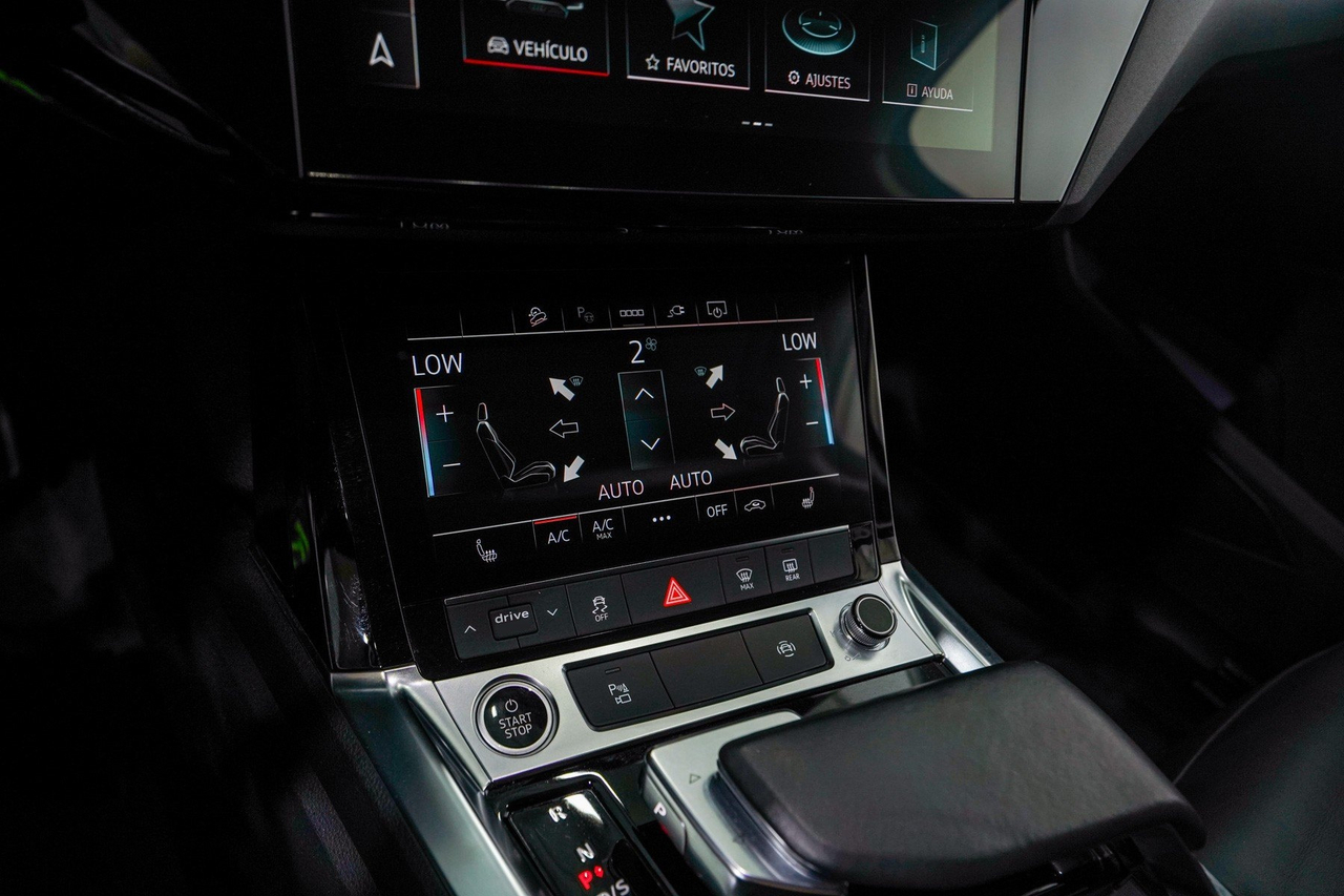 Audi e-tron — photo 28