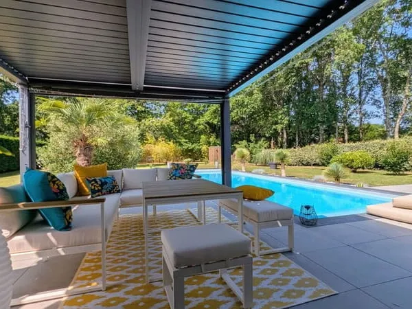 PROPRIETE AVEC PISCINE, PROCHE MT-DE-MARSAN