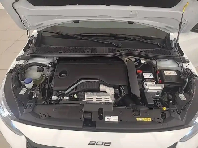 Peugeot 208 hybrid 100 e-dcs6 — photo 28