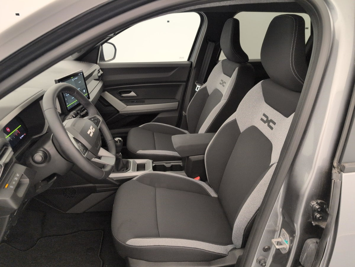 Dacia Bigster — photo 16