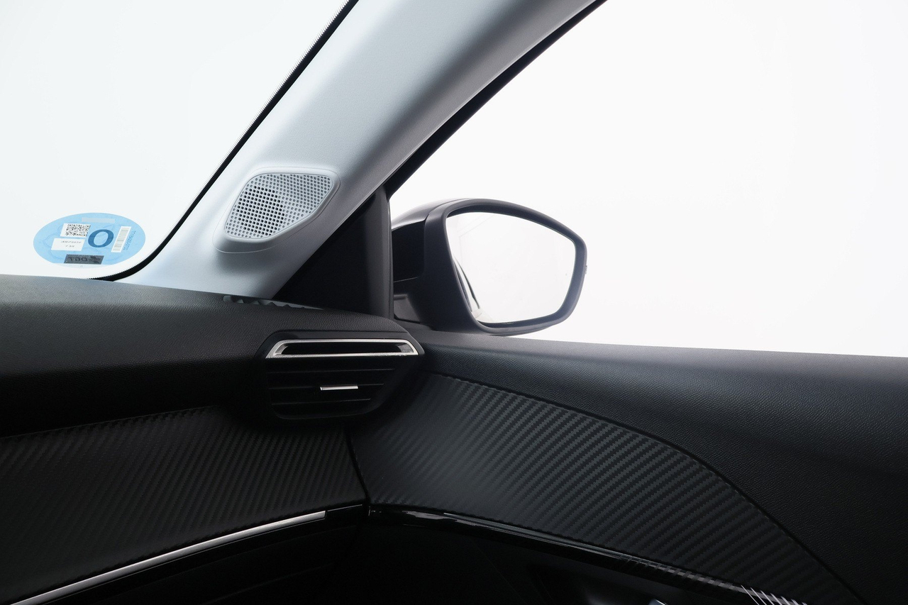 Peugeot 208 — photo 28