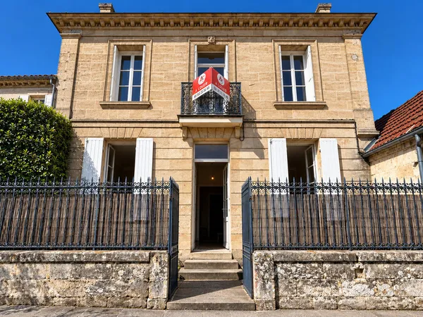 A LOUER MAISON DE 121 M2 AVEC 4 CHAMBRES - CENTRE VILLE DE BOURG