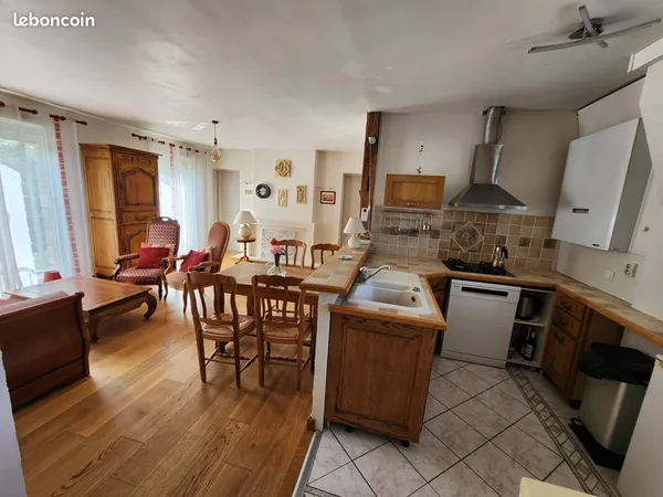 Appartement chaleureux et lumineux avec garage dans petite copropriété
