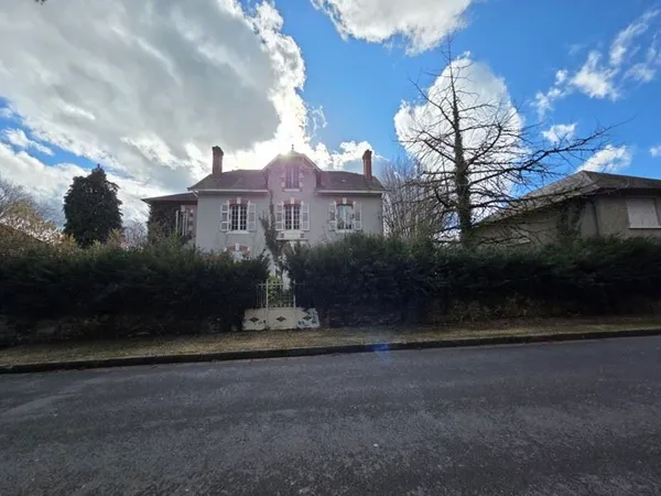 Maison 11 pièces 225 m²