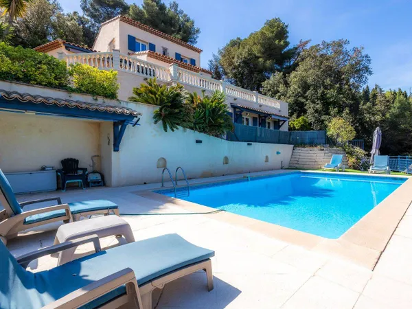 Maison 11 pièces 368 m²