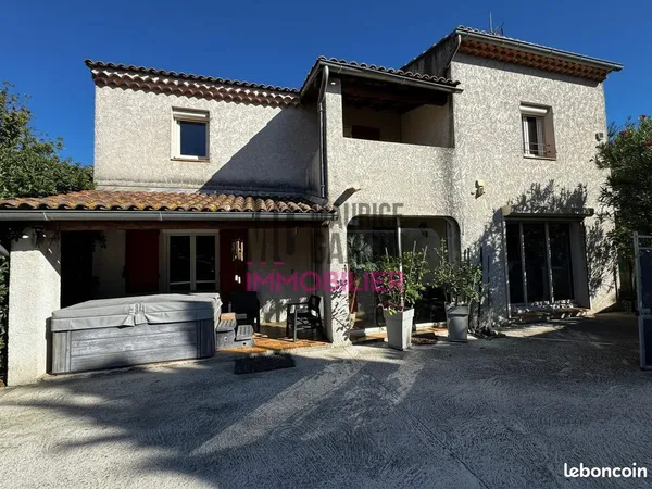 Maison 8 pièces 187 m²