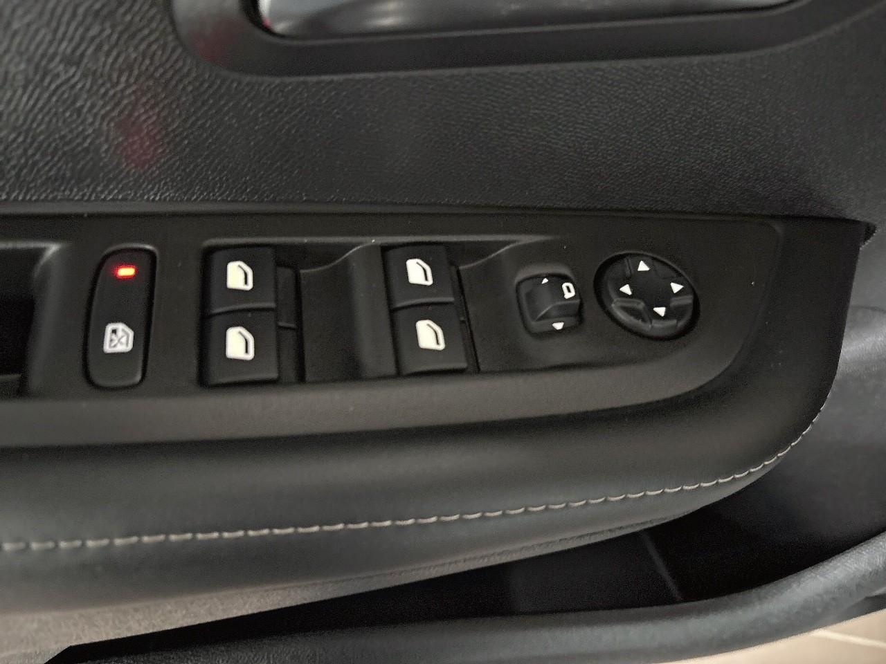 Peugeot 208 100 s&s bvm6 style — photo 18