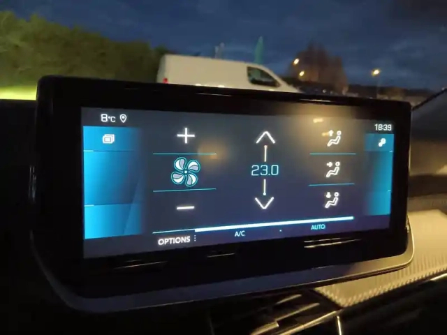 Peugeot 208 puretech 100 s&amp;s bvm6 — photo 6