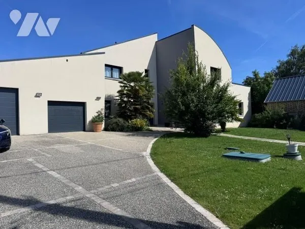 Maison 8 pièces 270 m²