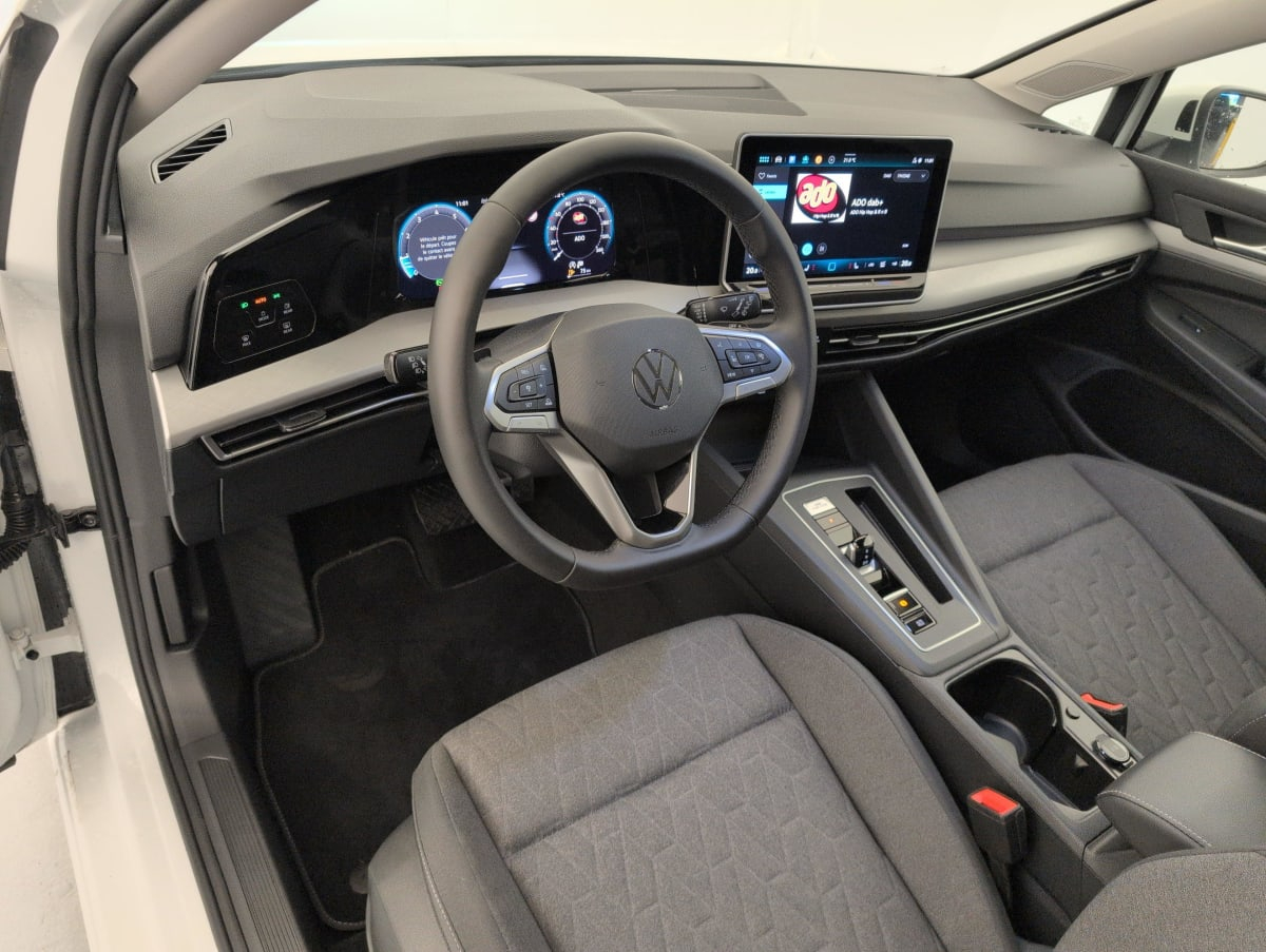 Volkswagen Golf 8 — photo 15