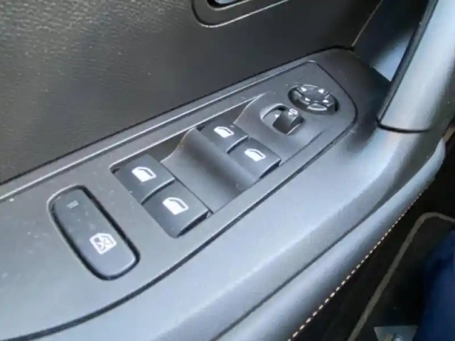 Peugeot 2008 1.2 puretech 130ch s&amp;s roadtrip eat8 — photo 9
