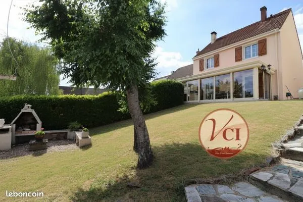 Maison T5 100 m² jardin terrasse véranda jardin clos