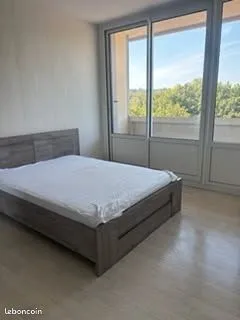 Appartement T3 équipé - balcons et parking