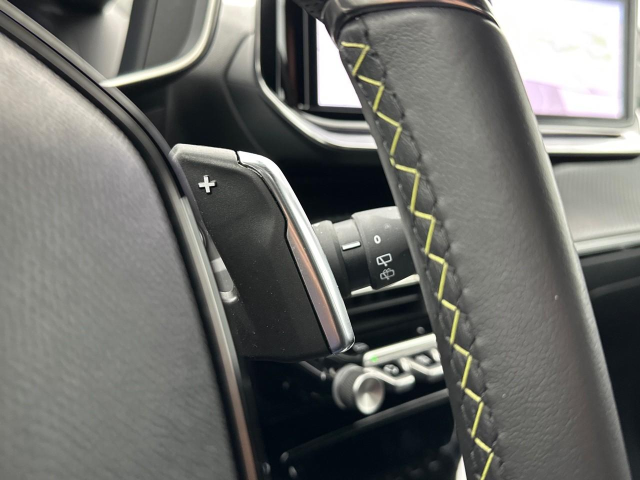 Peugeot 2008 hybrid 136 e-dcs6 gt — photo 21