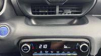 Toyota Yaris 116h Design 5p MY22 — photo 19