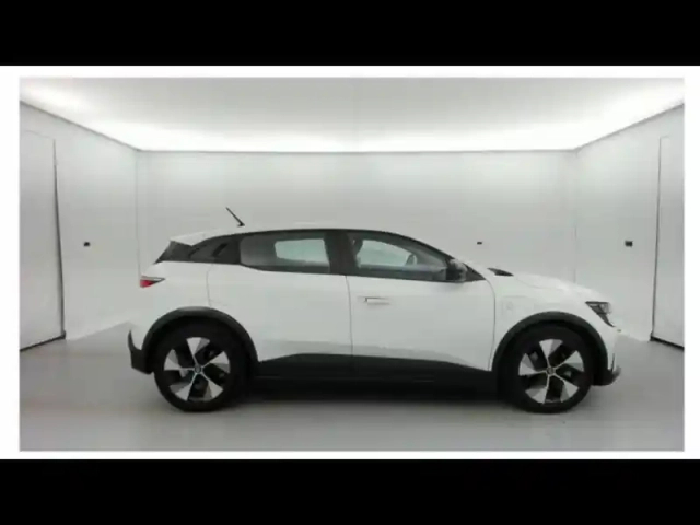 Renault Megane e-tech electric ev40 130ch equilibre standard charge — photo 3