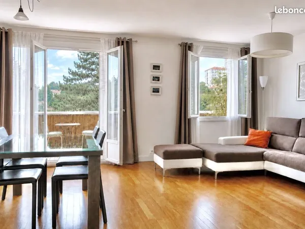 T4 bis 80 m² + balcon, buanderie, cave, parking fermé (+ 13,5 m² d'annexes) . LYON 9e / 5e . Cadre v