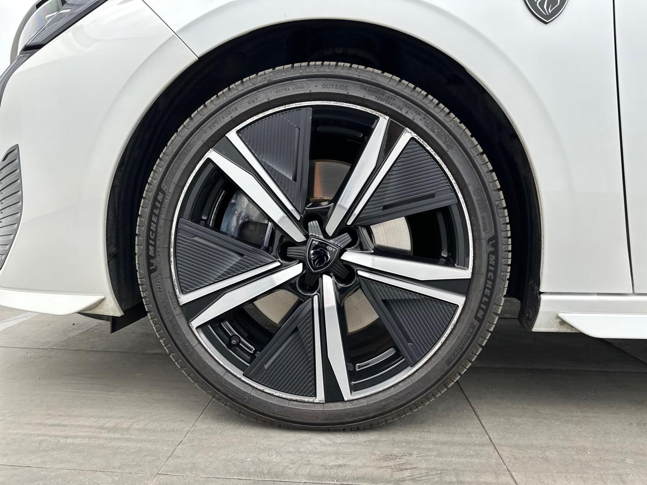Peugeot 308 sw phev 180 e-eat8 gt — photo 14
