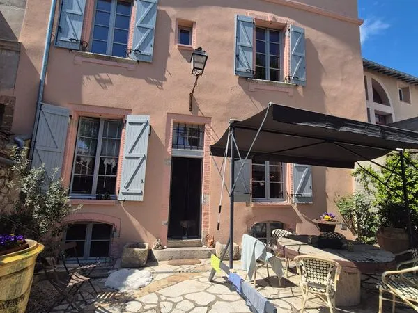 Maison 9 pièces 345 m²