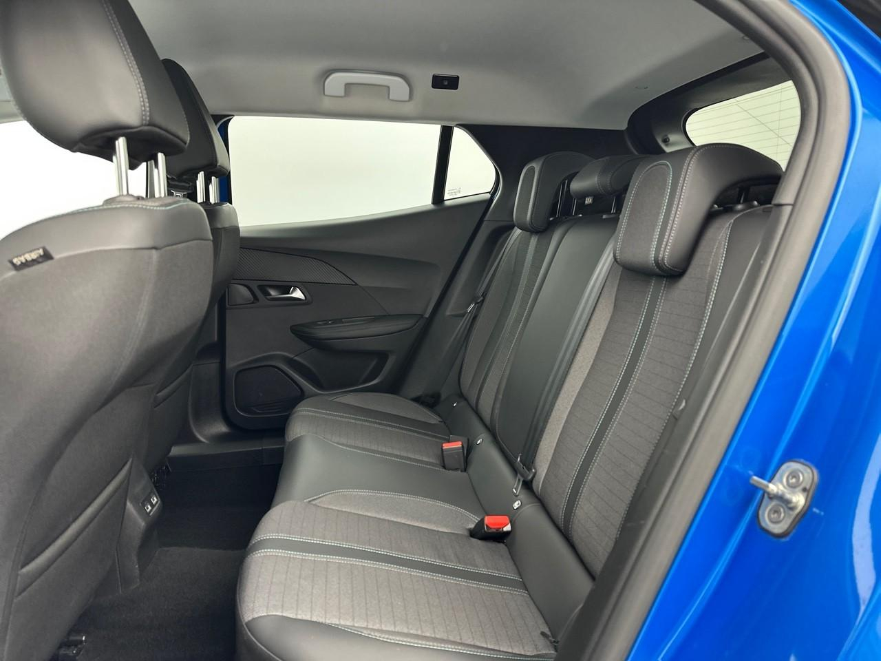 Peugeot 2008 puretech 130 s&s eat8 allure pack — photo 12