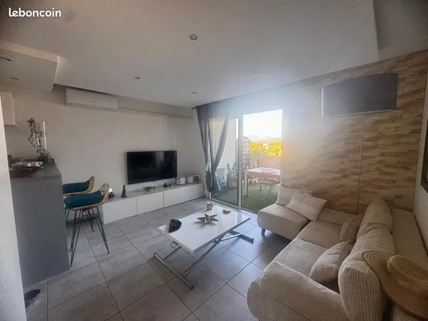 T2 42 m² avec terrasse, garage fermé et cave - La Crau