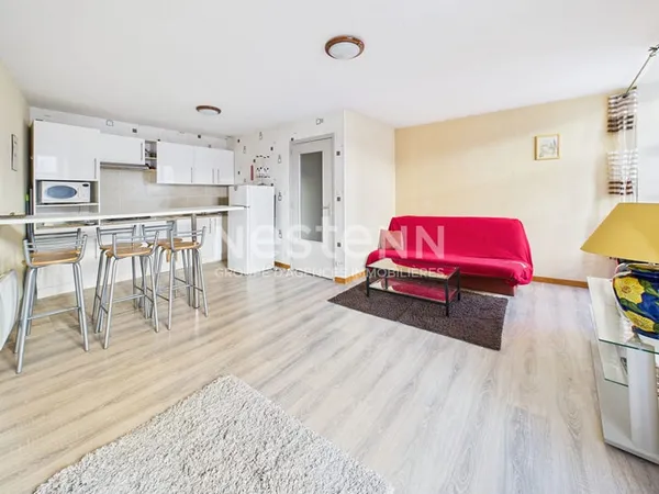 A vendre au centre-ville d'Aurillac, au 3ème et dernier étage d'une petite copropriété, appartement 