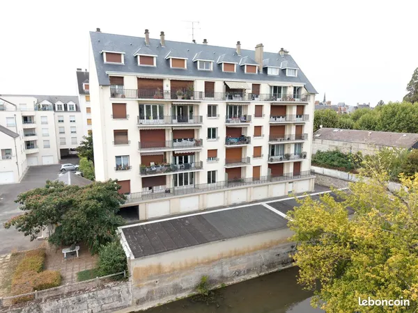 Montargis centre-ville - T3 rénové 69 m² - vue Lac des Closiers - garage