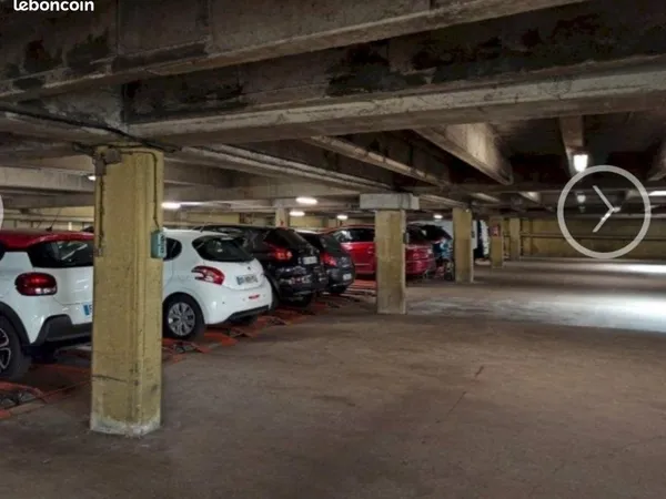 Parking couvert securisé proche CHU
