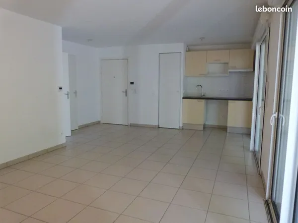 Appartement T2 avec jardin et place de parking en sous-sol. Proche du TRAM