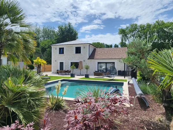 Maison contemporaine 4 chambres avec piscine et double garage