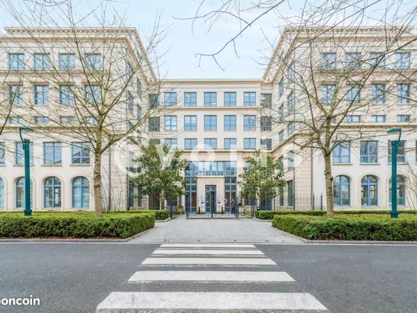 Bureaux 1 806 m²