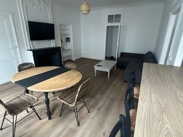 Chambre meublée