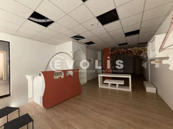 Local commercial 148 m²