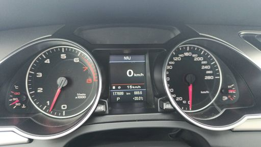 Audi A5 Coupe 3.2 FSI V6 265 Quattro Tiptronic 6 - Ambition Luxe – 2009 – 177699 km – Essence – Boîte Automatique — photo 35