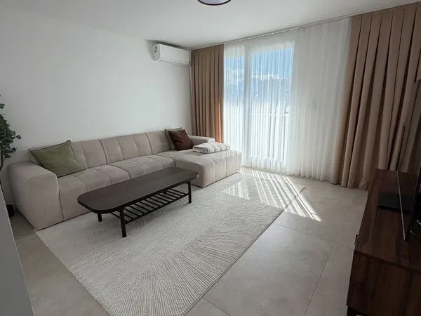 T3 62 m² rénové, DPE B, balcon, vue montagnes, cave - Échirolles