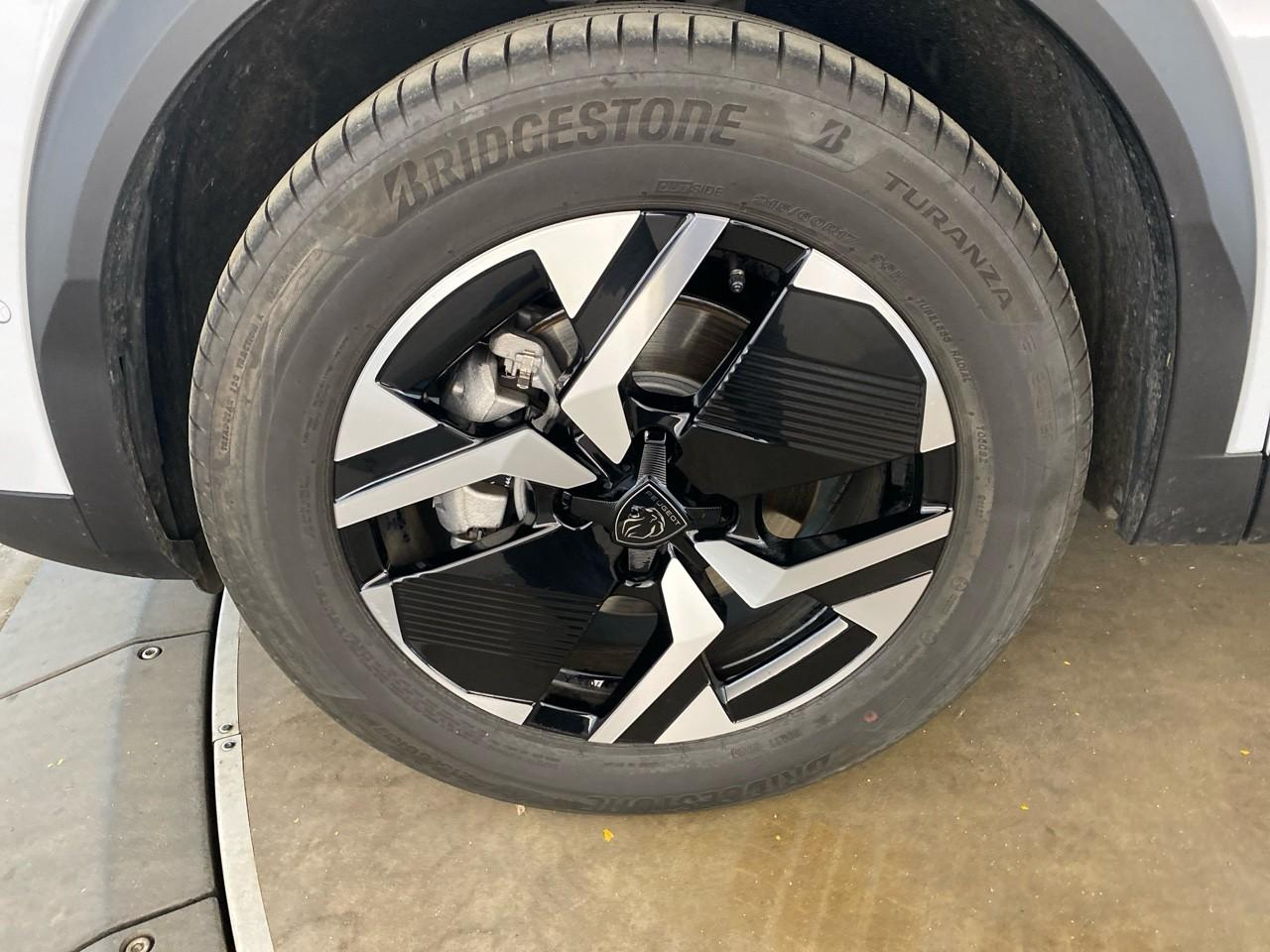Peugeot 2008 hybrid 145 ch e-dcs6 allure — photo 11