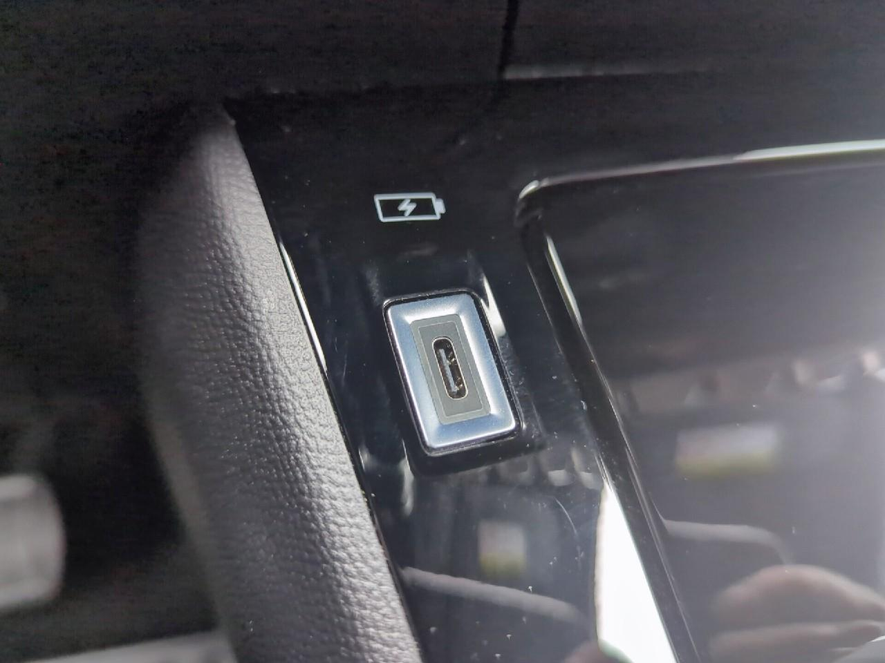 Peugeot 2008 hybrid 145 ch e-dcs6 allure — photo 25