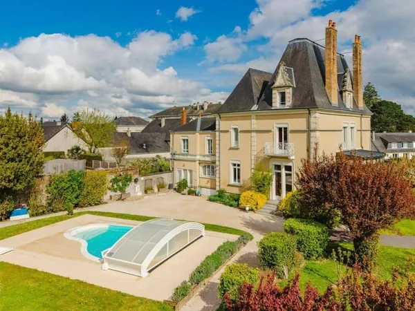 Château 14 pièces 375 m²
