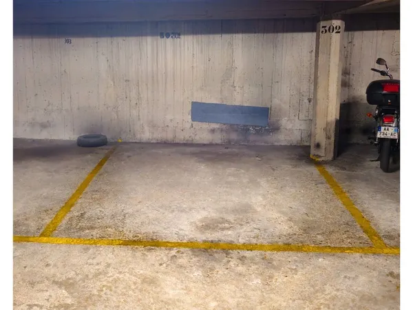 Emplacement de parking entre la bourse du commerce et la place des victoires. Enregistreur annuel de