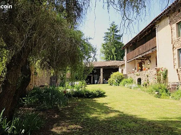 Belle maison forézienne en pierre à finir de rénover - Gros potentiel