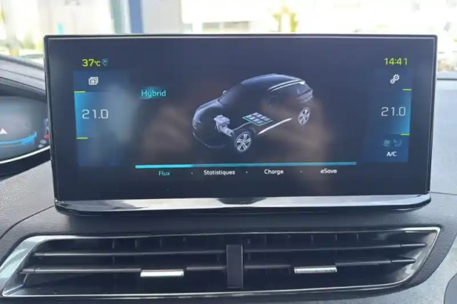 Peugeot 3008 hybrid 225 e-eat8 — photo 21