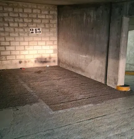 Garage/Parking
