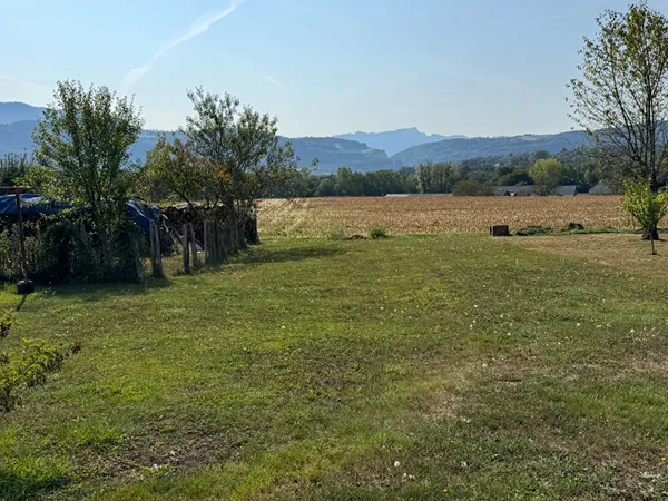 Maison spacieuse avec 5 chambres à Saint-Jean-d'Avelanne