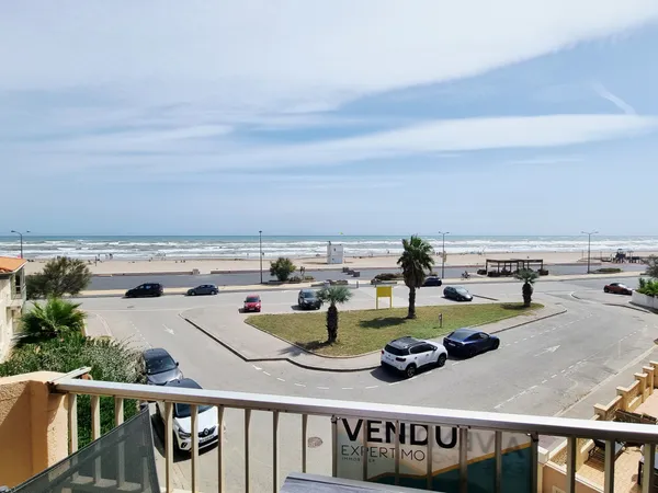 Appartement 3 pièces de 49 m2 avec garage , cellier et place de parking 11100 Narbonne Plage