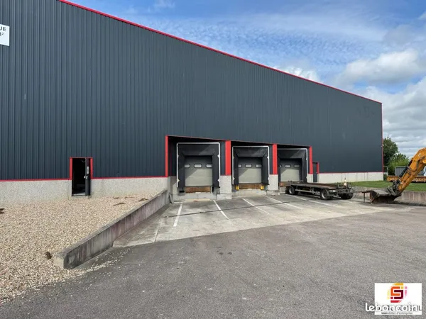 Local 2750 m² Heudebouville