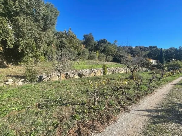 Terrain 1280 m²