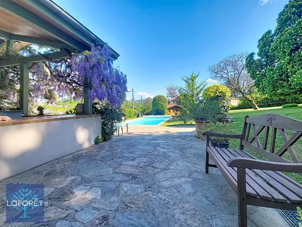Maison 10 pièces 241 m²