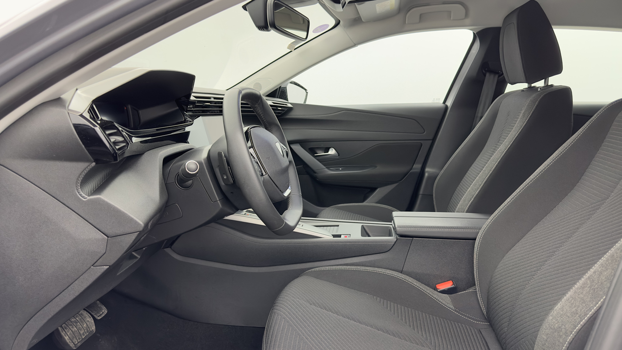 Peugeot 308 SW PHEV 180 e-EAT8 — photo 11